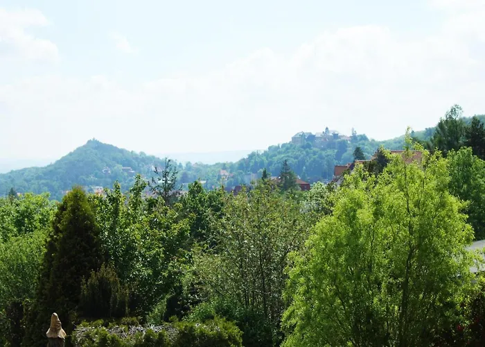 Retreat Near Castle Casa vacanze *